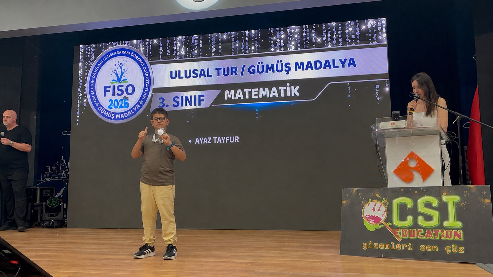 Henüz 9 yaşında ve 3. sınıf öğrencisi olan genç dahi