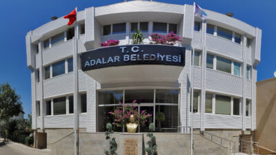 İstanbul Anadolu Cumhuriyet Başsavcılığı koordinesinde sabah saatlerinde Adalar Belediyesi’ne yönelik