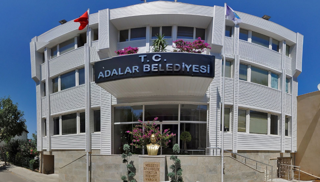 İstanbul Anadolu Cumhuriyet Başsavcılığı koordinesinde sabah saatlerinde Adalar Belediyesi’ne yönelik