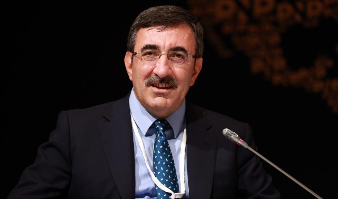 Cumhurbaşkanı Yardımcısı Cevdet Yılmaz, Türkiye Basın Federasyonu toplantısında memur ve
