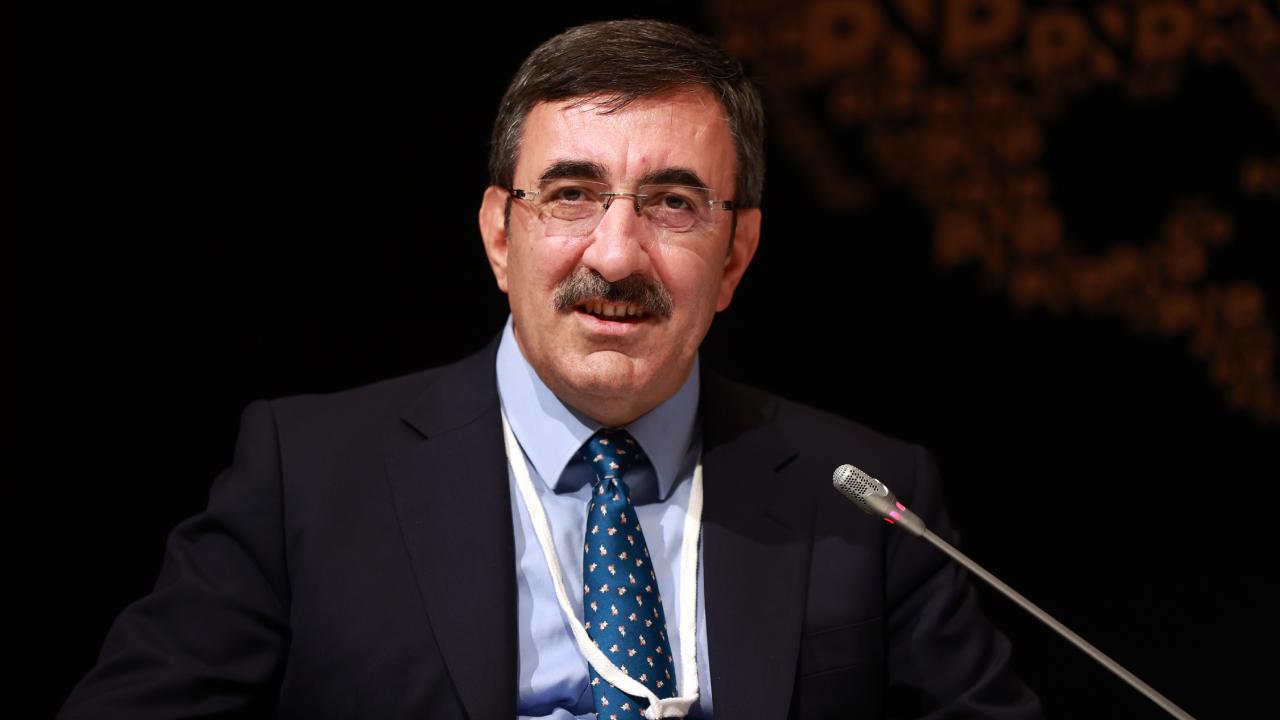 Cumhurbaşkanı Yardımcısı Cevdet Yılmaz, Türkiye Basın Federasyonu toplantısında memur ve