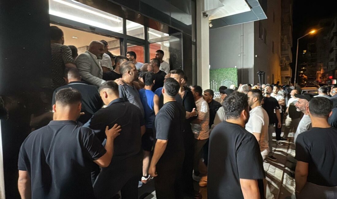 Cumhuriyet Halk Partisi (CHP) İzmir İl Başkanlığı’nda gece yarısı çok