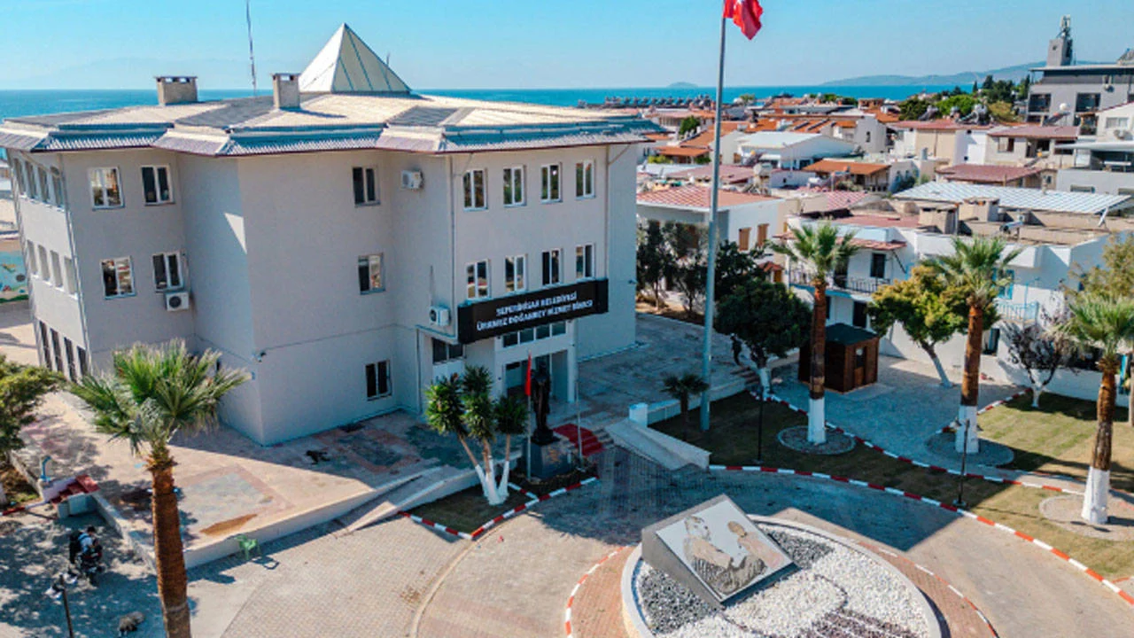 İzmir Cumhuriyet Başsavcılığı talimatıyla Seferihisar Belediyesi'ne yönelik büyük bir "rüşvet"