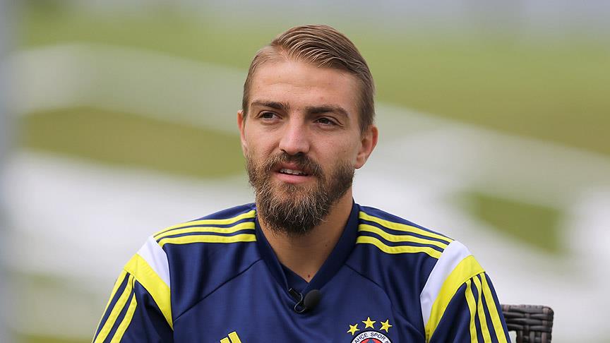 Türk futbolunun en renkli ve başarılı sol beklerinden biri olan