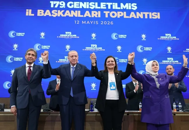 CHP'den ayrılarak Ak Parti'ye geçen Afyonkarahisar Belediye Başkanı Burcu Köksal,