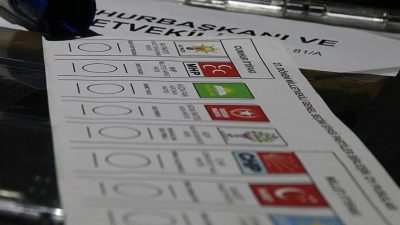 Türkiye siyasetinde hareketli günlerin yaşandığı bu dönemde siyasi partilerin üye