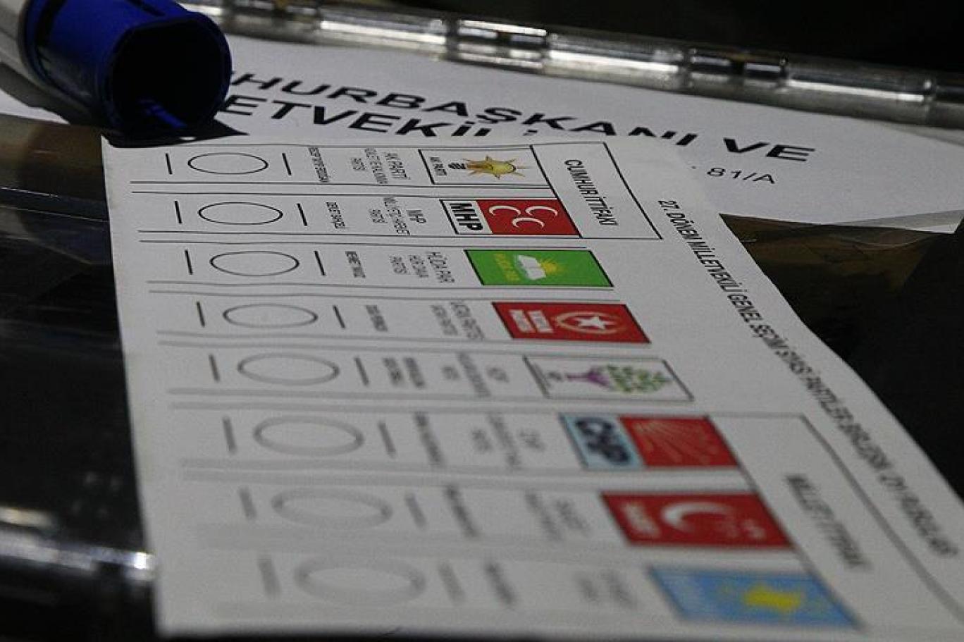 Türkiye siyasetinde hareketli günlerin yaşandığı bu dönemde siyasi partilerin üye