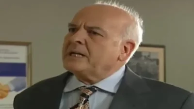 Arka Sokaklar dizisinde Vedat Amir/Müdür karakteriyle hafızalara kazınan usta oyuncu