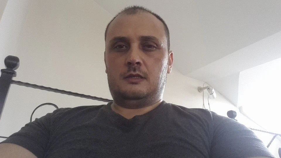 1990'lı yılların Türk pop müziği dönemine damga vuran isimlerden biri