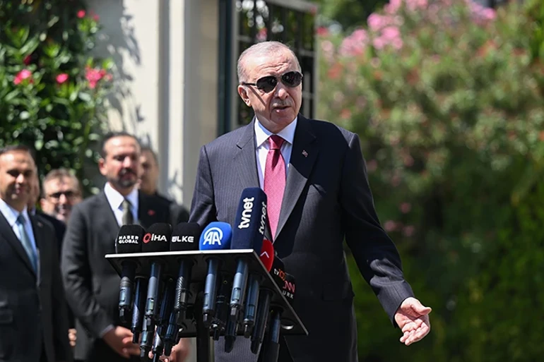 Cumhurbaşkanı Recep Tayyip Erdoğan, cuma namazı çıkışı gündeme dair flaş