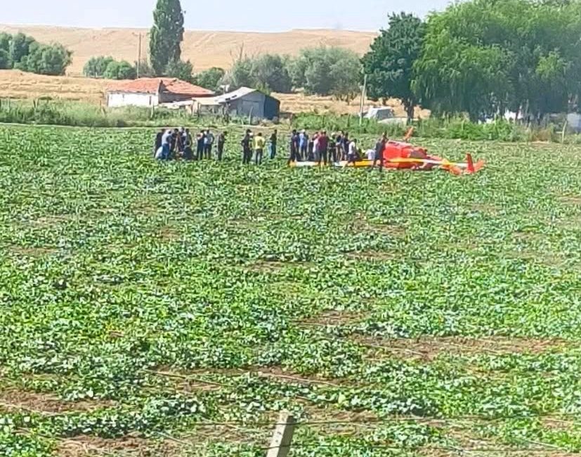 Ankara'nın Sincan ilçesine bağlı Temelli bölgesinde eğitim uçuşu yapan Kara