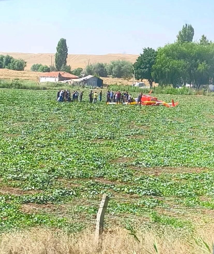 Ankara'nın Sincan ilçesine bağlı Temelli bölgesinde eğitim uçuşu yapan Kara