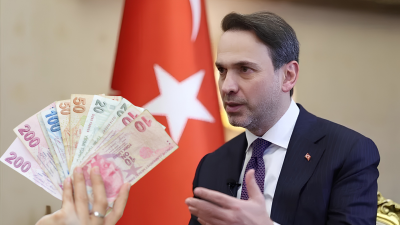 Enerji ve Tabii Kaynaklar Bakanı Alparslan Bayraktar, YKS'de başarı gösteren