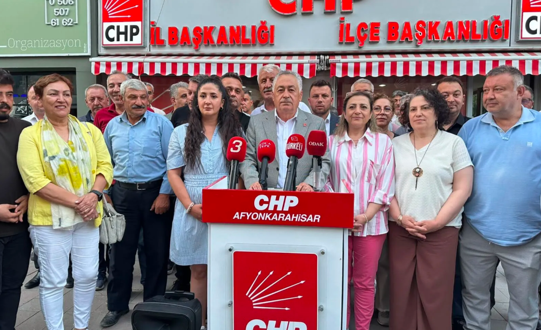 Cumhuriyet Halk Partisi Afyonkarahisar il Başkanlığı ve yönetimi görevden alındı.