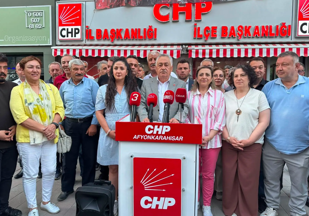 Cumhuriyet Halk Partisi Afyonkarahisar il Başkanlığı ve yönetimi görevden alındı.