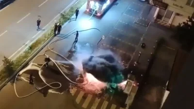 Kayseri Melikgazi'de bir şarj istasyonunda şarj halinde bulunan elektrikli otomobil