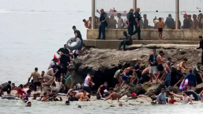 Fas'ın Castillejos kasabasından İspanya'nın Kuzey Afrika toprağı Ceuta'ya 49 bine