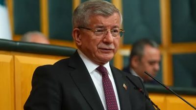 Gelecek Partisi Genel Başkanı Ahmet Davutoğlu partinin siyasi faaliyetlerini sonlandırdıklarını