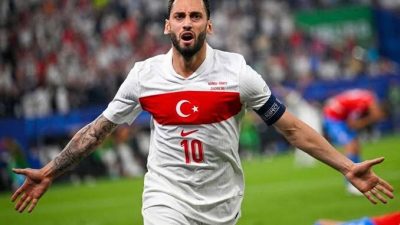 Yeni sezon öncesi iddialı bir kadro kurmak isteyen Fenerbahçe'de dev