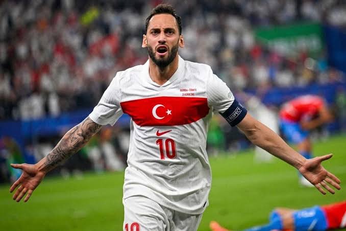 Yeni sezon öncesi iddialı bir kadro kurmak isteyen Fenerbahçe'de dev