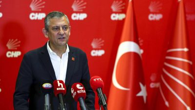 Özgür Özel, partisinin grup toplantısında gündeme dair kritik açıklamalarda bulundu.