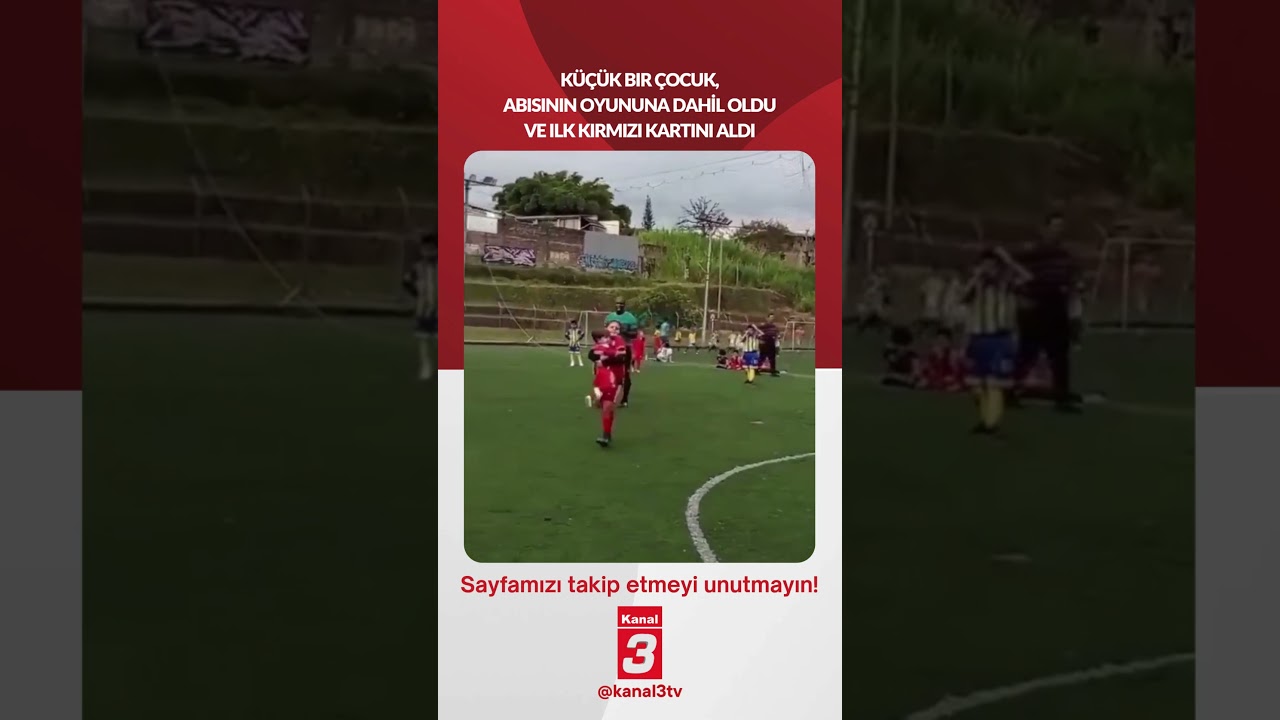Küçük bir çocuk, abisinin oyununa dahil oldu ve ilk kırmızı
