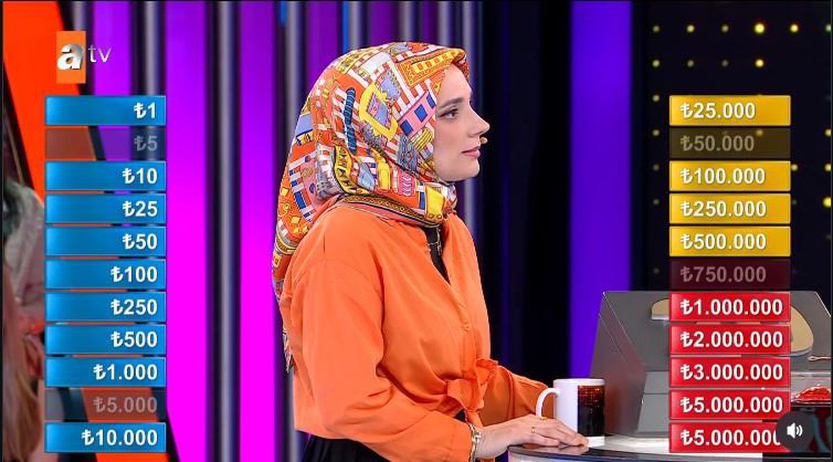 Televizyon ekranlarının efsanevi yarışma programı "Var Mısın Yok Musun", Esra