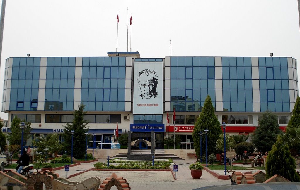 İzmir Cumhuriyet Başsavcılığı tarafından yürütülen 'rüşvet' ve 'irtikap' soruşturması kapsamında