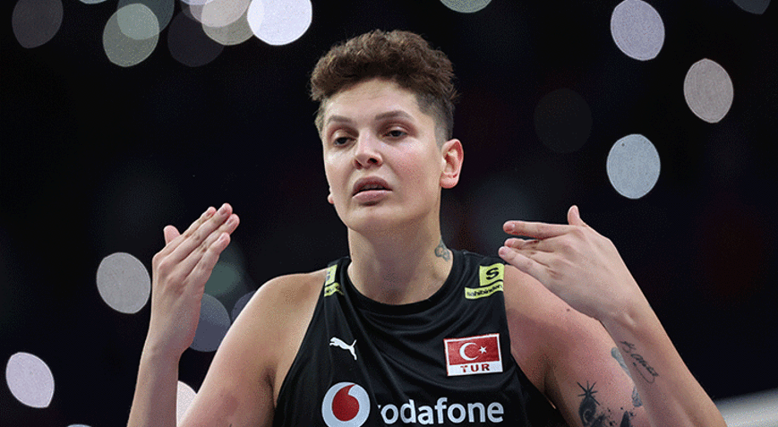A Milli Kadın Voleybol Takımı’nın yıldız ismi Ebrar Karakurt'tan üzücü