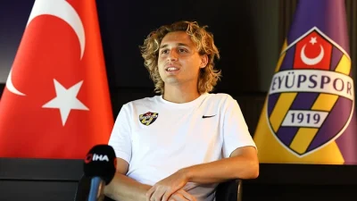 Galatasaray altyapısından yetişip kariyerine Eyüpspor'da devam eden 21 yaşındaki orta