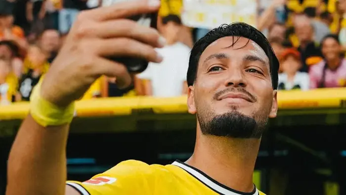 Galatasaray'dan savunma hattına sürpriz hamle! Sarı-Kırmızılılar, Borussia Dortmund forması giyen
