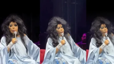 Türk sanat müziğinin usta ismi Bülent Ersoy, Kuşadası'ndaki konserinde saatlerce
