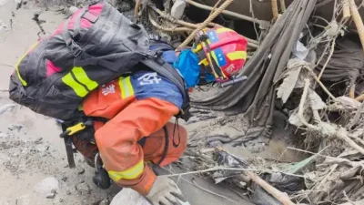 Nepal'de günlerdir aralıksız devam eden muson yağmurlarının tetiklediği sel ve