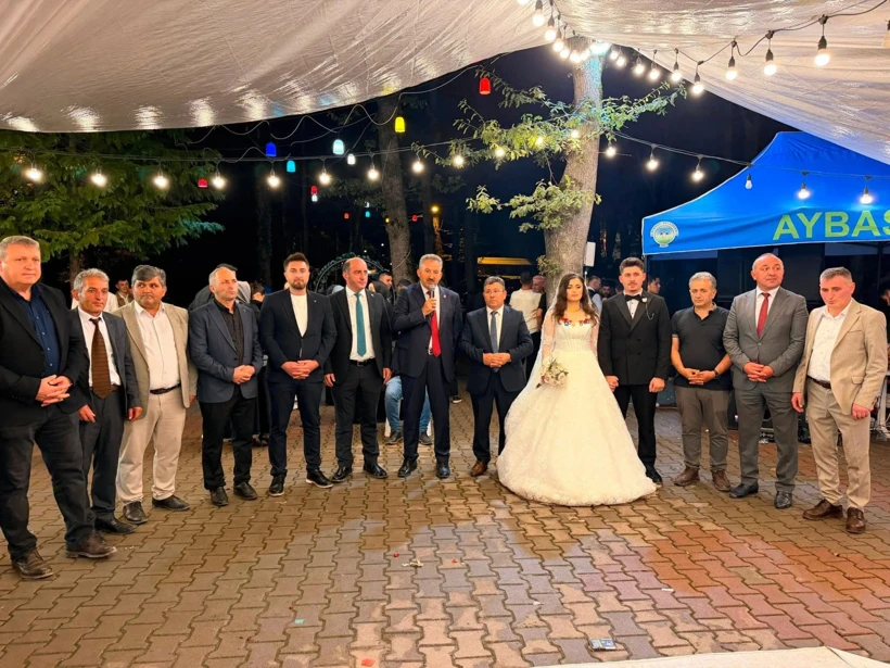 AK Parti Aybastı İlçe Başkanı Kamil Yediyıldız, oğlunun düğün davetiyesiyle