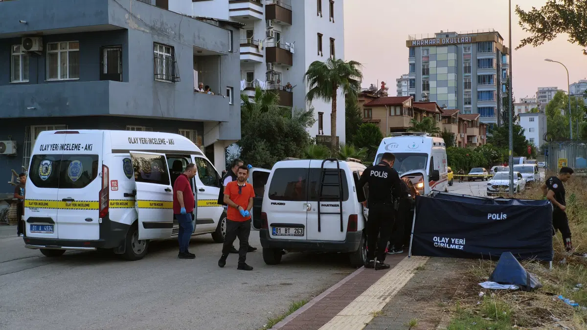 Adana'nın Çukurova ilçesinde borç-alacak anlaşmazlığı nedeniyle çıkan dehşet verici olayda,