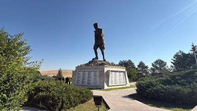 Büyük Taarruz Zafer Haftası’nın 104. yıl dönümü dolayısıyla Afyonkarahisar’ın Sinanpaşa