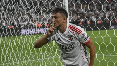 Fenerbahçe'de yeni sezon kadro planlaması kapsamında vedalar bir bir yaşanmaya