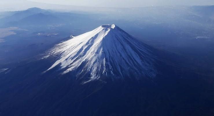 Japonya'nın simgesi Fuji Dağı'nda skandal bir olay yaşandı. Zirveye tırmanmak