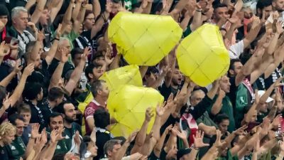Kocaelispor - Amedspor karşılaşmasında tribünlerde sallanan "sarı torba" büyük tepki
