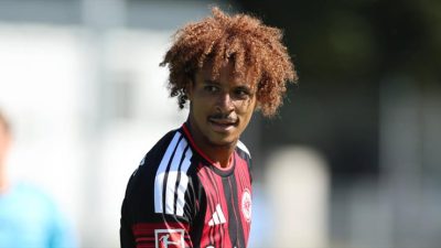 Fenerbahçe'de transfer çalışmaları hız kazandı. Sarı-lacivertlilerin Eintracht Frankfurt forması giyen