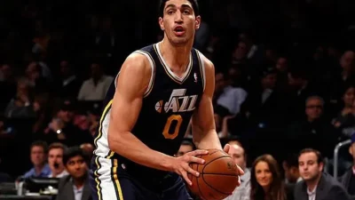 FETÖ firarisi Enes Kanter, ABD'deki trans sporcu tartışmalarına protesto amacıyla