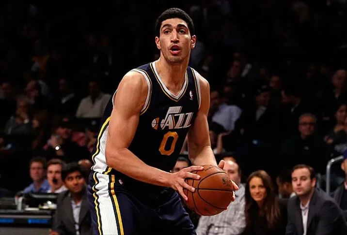 FETÖ firarisi Enes Kanter, ABD'deki trans sporcu tartışmalarına protesto amacıyla