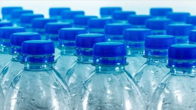 Sosyal medyada ve yaşam sitelerinde gündem olan "balkona pet şişe