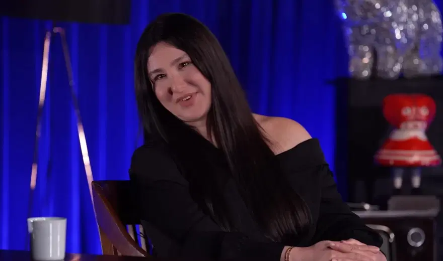 Ünlü komedyen Yasemin Sakallıoğlu, katıldığı Göksel konserinde 2 ayda 12