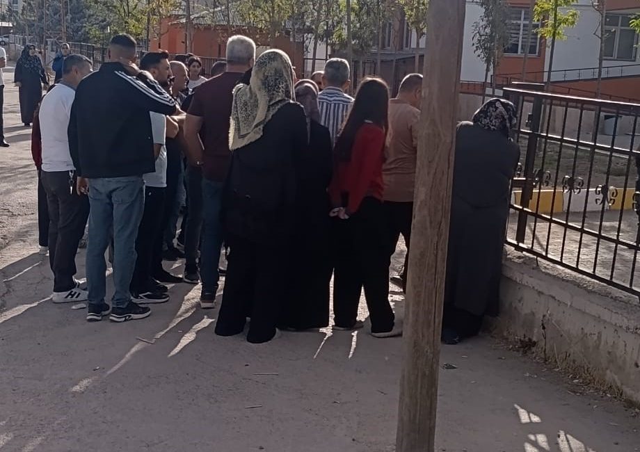 Van'ın Tuşba ilçesinde bulunan bir ilk ve ortaokulda yaşanan olay