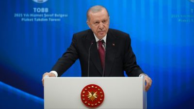 Cumhurbaşkanı Erdoğan, "İç cepheyi güçlendireceğiz. Farklılıklarımızla Türkiye paydasında kenetleneceğiz. Buna