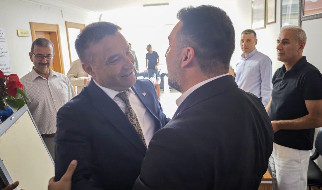 MHP Afyonkarahisar İl Başkanı Ahmet Kahveci ve yönetimi, mazbatalarını aldıktan