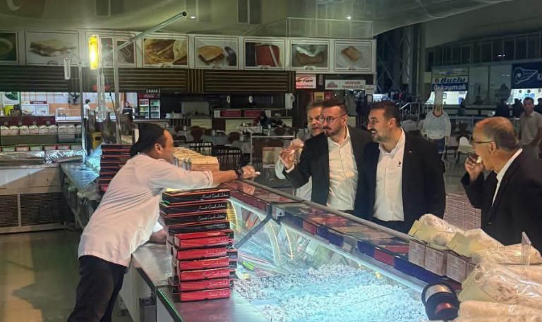 
AK Parti Afyonkarahisar İl Başkanı Dr. Özgür Kavak, Afyonkarahisar Otogarı’nda
