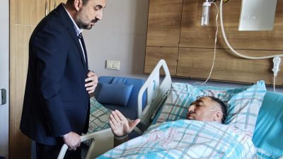 
Siyasette polemikler unutulur, zor günlerde gösterilen tavır ise hafızalarda kalır.