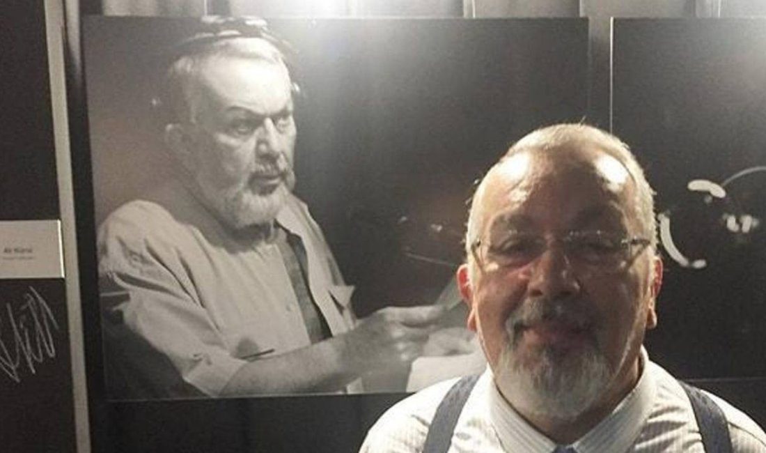 Türk tiyatrosunun usta oyuncusu, yönetmen ve seslendirme sanatçısı Ali Hürol,